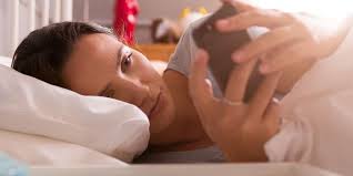 Fase nrem terjadi sekitar 75% sampai 80% dari waktu tidur total. Selain Mager Berikut 4 Bahaya Kebiasaan Bangun Tidur Langsung Main Hp Halaman All Kompas Com