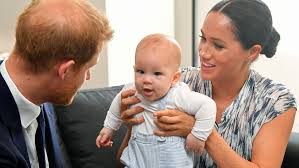 Prince harry and his wife meghan welcomed the youngest member of the british royal family, a daughter named lilibet diana, in santa barbara, california, on friday, the couple announced sunday. Prinz Harry Herzogin Meghan Diese Botschaft Enthalt Das Neue Foto Von Archie