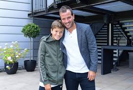 Antes del encuentro, muy pocos daban un duro por la república checa en este enfrentamiento. Zo Vader Zo Zoon Damian Van Der Vaart Tekent Eerste Contract Voetbal International