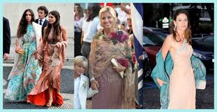 Si estás invitada a una boda de invierno, elige un vestido de manga larga y una estola, evita a toda costa los chales, fulares o las chaquetas. Si Vas De Boda Dile Adios Al Chal