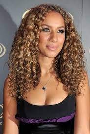 Caramel And Golden Blonde Highlights On Dark Brown Hair Pretty Designs Curly Hair Styles Naturally Curly Hair Styles Hair Styles