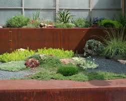 Modernes Haus Mit Garten Beete Umranden Hang Sicherung Materialien Gartengestaltung Ideen Garten Haus Und Garten