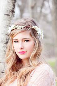 Frisuren Mit Blumenkrone Dezent Offen Haare Pony Weiss Blumen Romantische Frisuren Brautfrisur Hochzeit Kopfschmuck