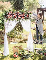 Learn how to make your own bridal bouquet, wedding corsages, groom's boutonniere, reception centerpieces and church decorations. Diy Wedding Arbor From Fiftyflowers Com