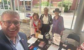 Cindy and I were glad to be back in Springfield and guest at one of the  most conservative tables at tonight's Sangamon County Lincoln Dinner. Thank  you Patriots United.