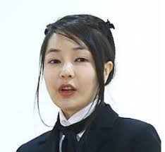 윤석열 부인' 김건희, 임명장 수여식에 동석 화제...얼굴이 달라졌나?