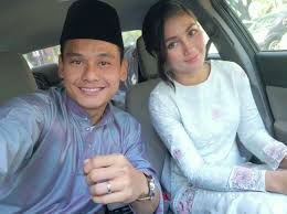 Pelakon fasha sandha pada jumaat berkongsi komen seorang pengikutnya yang secara terbuka fasha membalas komen seorang remaja yang meluahkan hasrat untuk berkahwin dengannya. Fasha Sandha Dilamar Akan Berkahwin