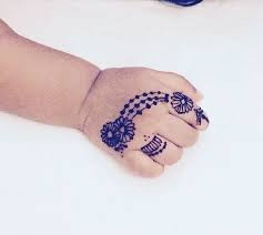Top 87 Mehndi Designs For Kids Shaadisaga Girls love to use the lovely mehndi patterns to adorn their beautiful hands and feet.