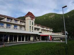 They are all strangers to each other. Fachada Do Hotel Bilde Av Thon Hotel Jolster I Skei Tripadvisor