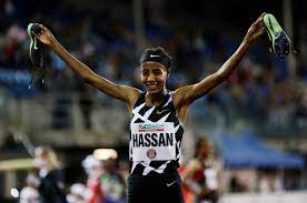 Dutch runner sifan hassan broke the world record in the women's 10,000 meters at the world athletics continental tour: Hassan Smashes Women S 10 000 Metres World Record World Athletics Reuters