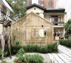 Fun Exterior Privacy For Yard In 2020 Vertical Garden Design Roof Garden Design Garden Design Plans