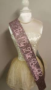 21st Birthday Crown And Sash Beautiful Handmade Rose Gold Glitter Its My 21st Birthday Sash Rose Gold Birthday Sash With Baby Pink Text There Bailarinas Artesanias Bailarinas De Ballet