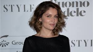 Laetitia casta crazy amazing in an interview on french tv 1999. Laetitia Casta Prete A Faire De La Chirurgie Esthetique Elle Repond Femme Actuelle Le Mag