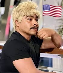 Mi compa el de la gira artística que ya me contesta en inglés por WhatsApp