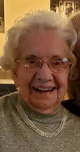 Leona Rogers's Instagram, Twitter & Facebook