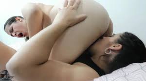 How delicious you lick my stepdaughters pussy, dont stop doing it - Porn  in Spanish