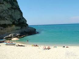 Cerchi altre case e appartamenti in affitto? Appartamento In Affitto A Tropea Iha 23601