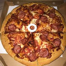 Pan Pizza Salami Picture Of Pizza Hut Munchen Olympiazentrum Munich Tripadvisor