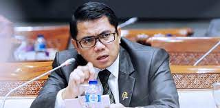 Ia adalah anak allah dengan wujud setengah allah, setengah manusia. Keluarga Besar Bachtaruddin Memang Tokoh Pki Tapi Bukan Kakek Arteria Dahlan