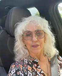 Looking for a cut with long hair and shorter layers