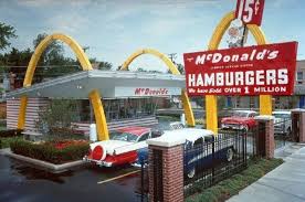 World Headquarters For The Largest Fast Food Chain In The World First Franchised In Des Plaines A Chicago S Restaurant Pictures Mcdonalds Vintage Restaurant