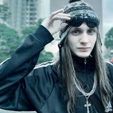 eu sou russa, uso ushanka" ah ok eu sou daniel uso toca do chaves