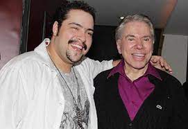 É neto do empresário e apresentador senor abravanel, o silvio santos. Tiago Abravanel Diz Que A Ida Do Vovo Silvio Em Seu Musical Foi Especial O Fuxico