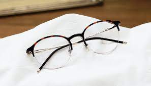 メガネのハーフリムとは？似合う顔タイプやおすすめ商品をチェックしよう！ | メガネ通販のオンデーズオンラインストア (眼鏡・めがね)