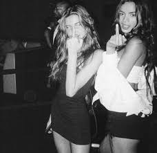 Black And White Best Friends Goals Pin By Ann Christine Talhoff On Black N White In 2020 Friend Photoshoot Friend Photos Best Friend Photos