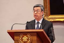 高雄 旗山 人，父親為 中國國民黨 白派大老、前 高雄縣縣長 陳新安 。. é™³å»ºä»çš„ireview è©•åƒ¹å°ˆé 