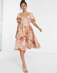 Nella collezione di abiti da cerimonia di asos troviamo tantissime proposte per ogni gusto: Asos Vestiti Cerimonia