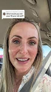 Anna Drucker's Instagram, Twitter & Facebook