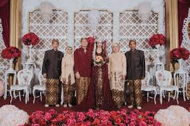 Apa (keputusan) yang harus saya ambil, karena saya cukup tertekan dengan segala peraturan orang. 17 Kebaya Orang Tua Pengantin Ideas Kebaya Kebaya Wedding Kebaya Muslim