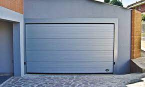 Porte basculanti salvaspecchietti officine locati: Portoni Sezionali Fer Dor Srl