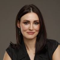 Lois Day's Instagram, Twitter & Facebook