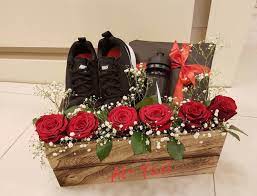 gift giftideas giftsforhim flowers flowerbox ورد ورود باقات باقه هدايا هدية تغليف الهدايات اكسسوارات مسقط عمان هدايا gifts gift wrapping wrap