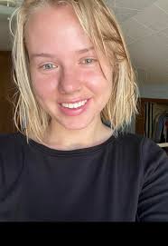 What are some available rooms for rent in Asheville near UNCA for a female  with a budget of 850 dollars?