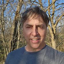 How to manually level a boom lift?