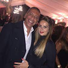 بعد الإنجازات والمشاريع الكبيرة التي حققها ناصف ساويرس، الأمر الذي جعل الجميع يتساءل عن اسم زوجته ومعلومات عنها، والحقيقة أن ناصف ساويرس متزوج من. Ø§Ù„ÙÙ„ÙˆØ³ Ù…Ø´ ÙƒÙ„ Ø­Ø§Ø¬Ø© Ù‚ØµØµ Ø§Ù„Ø¹Ø´Ù‚ ÙˆØ§Ù„Ù‡ÙˆÙ‰ ÙÙ‰ Ø¹Ø§Ù„Ù… Ø§Ù„Ø¨ÙŠØ²Ù†Ø³ Ø£Ù†Ø³Ù‰ Ø³Ø§ÙˆÙŠØ±Ø³ ÙˆÙŠØ³Ø±ÙŠØ© Ù„ÙˆØ²Ø§ Ø²ÙˆØ§Ø¬ Ù…Ù‚Ø¯Ø³ Ø¹Ù…Ø±Ù‡ 67 Ø¹Ø§Ù…Ø§ Ø§Ù„Ù‡Ù†Ø¯Ø³Ø© ØªØ¬Ù…Ø¹ Ø­Ø³ÙŠÙ† ØµØ¨ÙˆØ± ÙˆÙ†Ø¬ÙˆÙ‰ Ø§Ù„Ù‚ÙˆØµÙ‰ ÙˆÙ…Ø­Ù…Ø¯ Ø§Ù„Ø±Ø´ÙŠØ¯Ù‰ ÙˆÙ†Ù‡Ø§Ù„ Ø¹Ù‡Ø¯ÙŠ Ù‚ÙŠØ³ ÙˆÙ„ÙŠÙ„Ù‰ Ø§Ù„Ø³ÙŠØ§Ø³Ø©