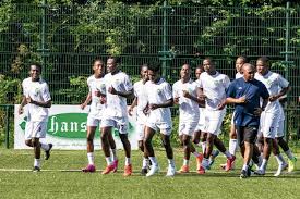 Live voetbal vanuit nickerie : Suriname Gelooft In De Kracht Van Zijn Eigen Voetballers Nrc