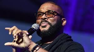 Aretha Franklin: Four Tops lead Detroit tribute concert before funeral