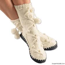 Pin By Zeynep Tamsen On Orgu Knitting Knit Baby Shoes Crochet Baby Shoes Knitted Slippers