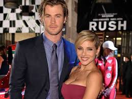 Natalie portman and chris hemsworth's thor: Chris Hemsworth S Wife Stood In For Natalie Portman During Thor Kissing Scene Business Insider India