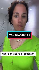 Soy la madre analizando reggaeton y tratando de modernizarme con la musica  que se escucha hoy la gente joven , que en breve les toca a mis hijos . Hoy  abalizo vamos a venels fe #bryantmyers ...