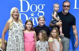 She is best known for her role as donna martin in the 1990s teen soap opera beverly hills, 90210. Tori Spelling Horror Haus Angestellte Packt Aus