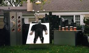 31 Of The Best Decorated Halloween Houses Halloween House Outside Halloween Decorations Fun Halloween Decor