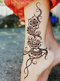 Henna art has been used for embellishing bodies since the late bronze age when it was applied for luck as well as for beauty. 4f53c8a93bad3d0bd76dfa8d7d4dffea Jpg 714 967 Pixels Foot Henna Henna Tattoo Henna Tattoo Designs