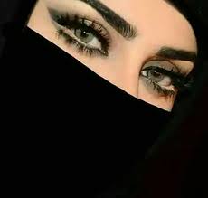 صادفت العصر ياناس بدوية جمالها أذهلني وزعزع كياني طائر من الجنة أو هيه حورية من حسنها الفتان يعجز لساني ضبي Arab Beauty Middle Eastern Makeup Beautiful Eyes