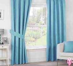 Uzun dökümlü perdeler, lüks nevresimler veya yatıştırıcı bir renk yatak başlığı olsun, romantizm konseptine göre bir yatak odası tasarlamak zor olmak zorunda değil. En Guzel Perde Modelleri 2019 Kadinlar Kulubu