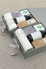 How To Create The Best New Employee Welcome Kit Corporate Gifts Unique Employee Gifts Employee Christmas Gifts
